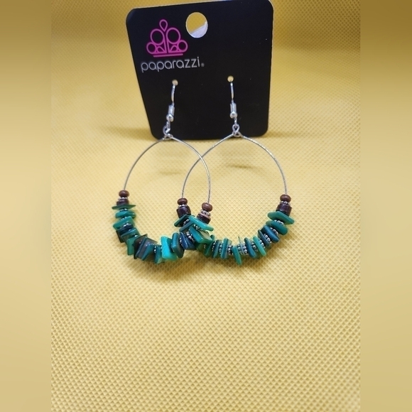 Green multi earrings - Picture 5 of 5